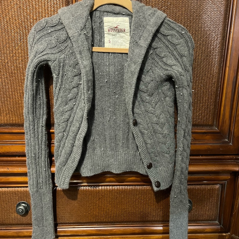 Hollister Women's Gray Cable Knit Sweater